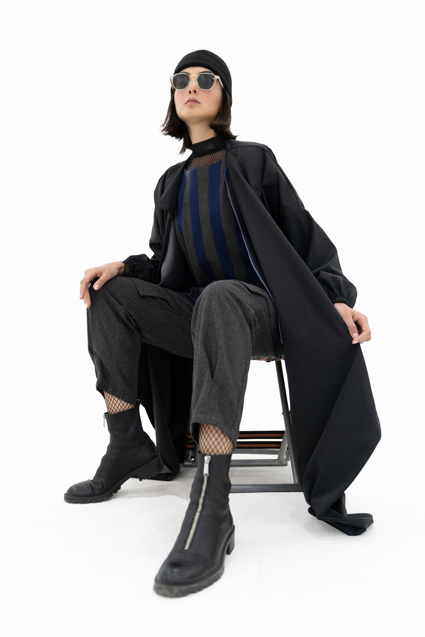 LIGHT PALETTE BLACK RAINCOAT